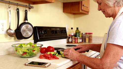 remote glucose monitoring for diabetes patient using wearable device and mobile app at home